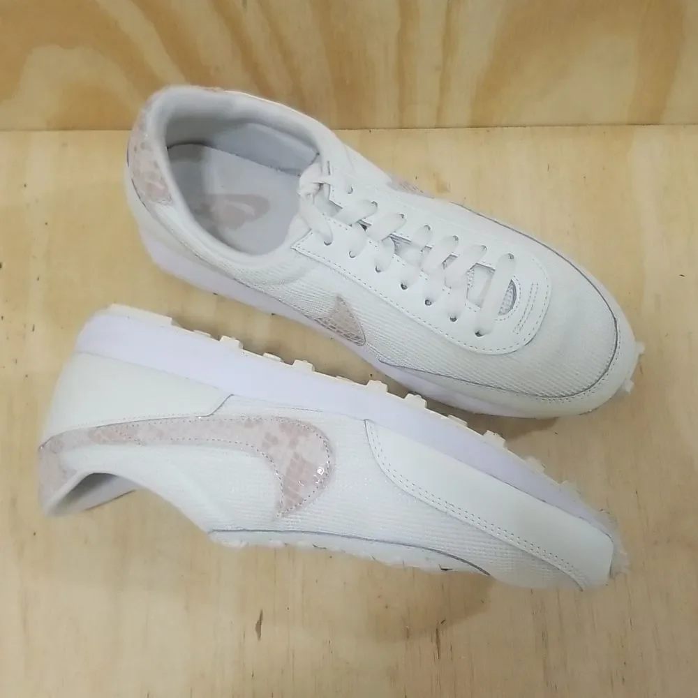 Nike Womens Daybreak Size 9 Sneakers
